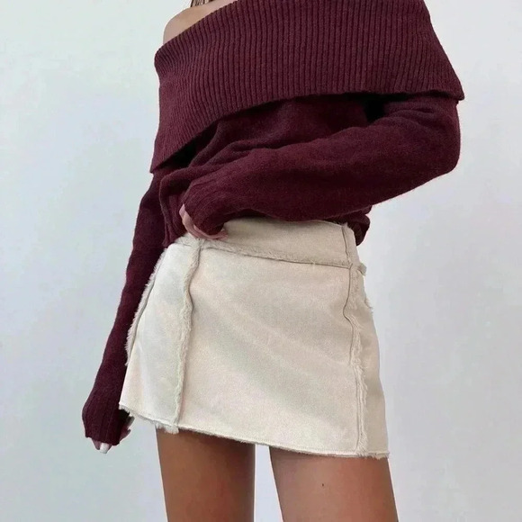 Burgundy Casual Women's Off-Shoulder Long-Sleeved Knitted Sweater - Picture 5 of 6